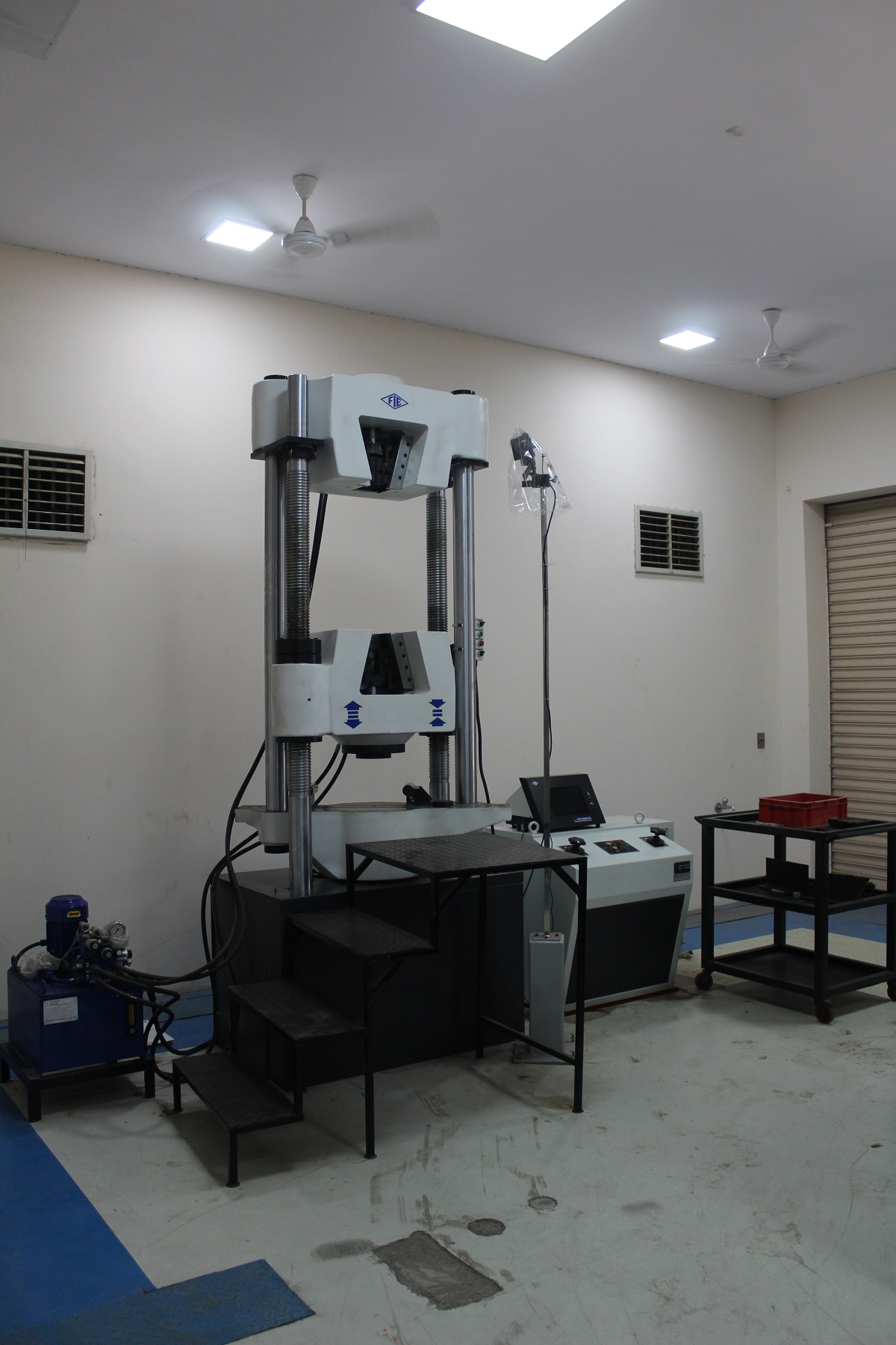 Universal Testing Machine